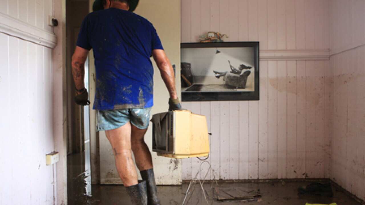 qld_flood_cleanup_110114_B_getty_420289517