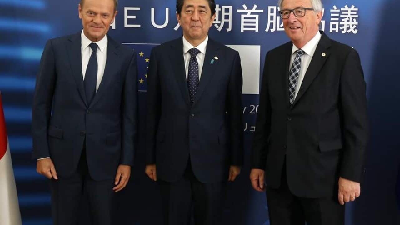 Japanese Prime Minister Shinzo Abe (C)