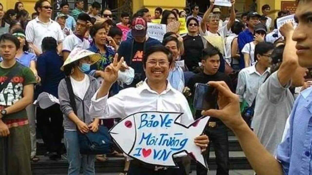 Nhà giáo Đào Quang Thực tham gia biểu tình chống Formosa 2012