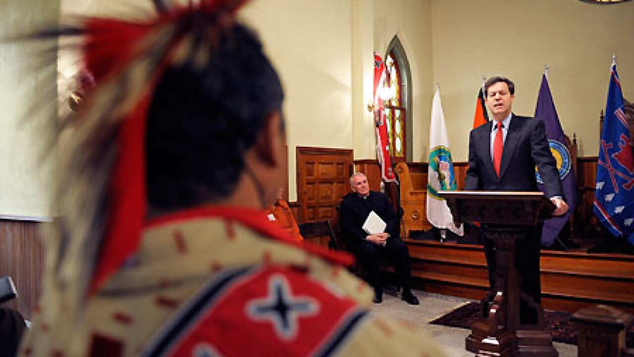 apology_nativeamericans_100520_ap_aap_B_1481168652