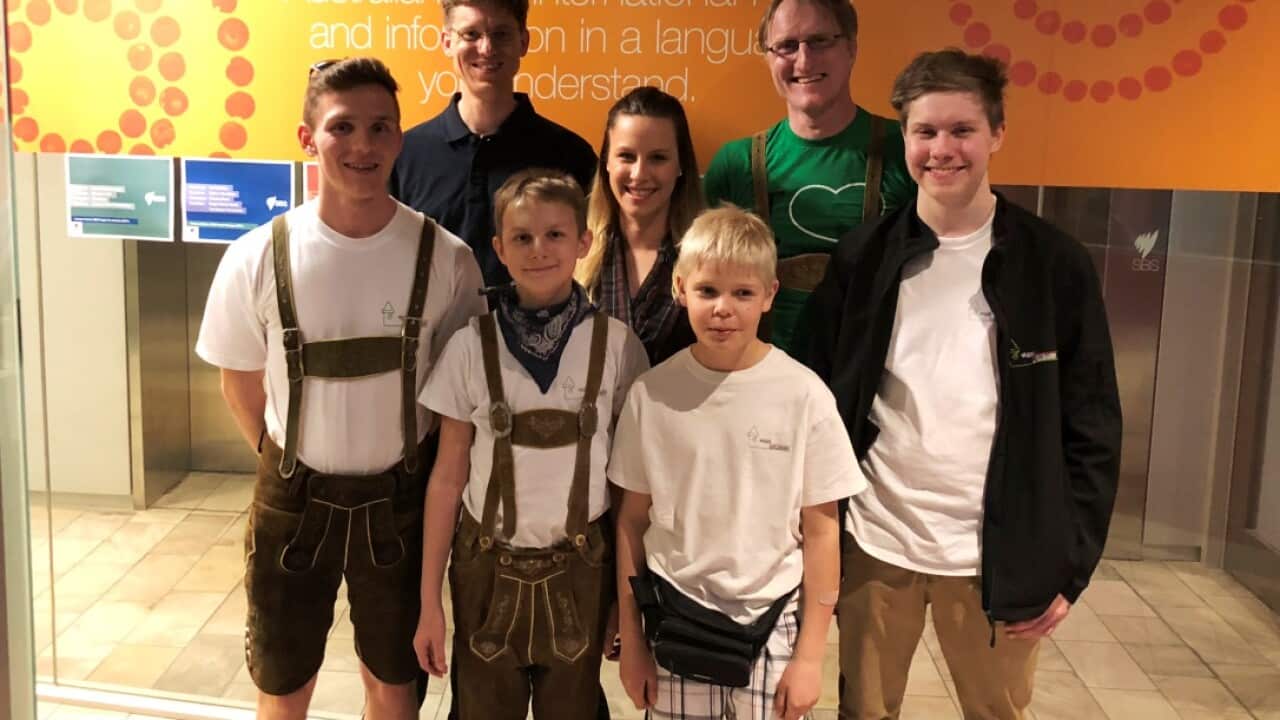 SBS-Redakteurin Maria Schaller begrüßte Bernhard Lerchegger, Noah Donauer, Jakob Schellauf und Thomas Winkler gemeinsam mit ihren Betreuern Matthias Unterkofler und Herbert Orthacker.