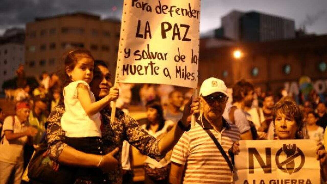 Colombian protests against the modification of peace agreements