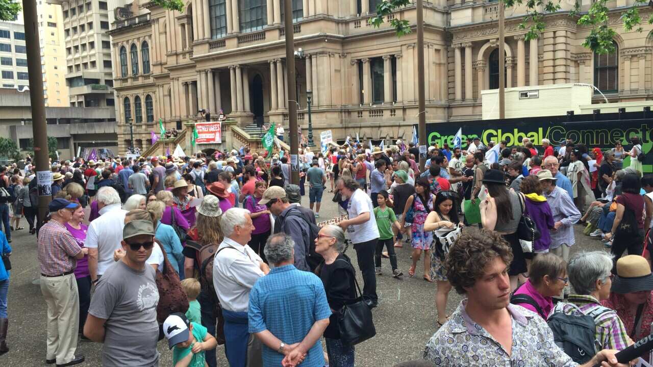 A large crowd rallies outside Sydney Town Hall, Sunday, Oct. 11, 2015. The rally called for the end of mandatory detention and for all refugees to be welcomed into Australia. (AAP)