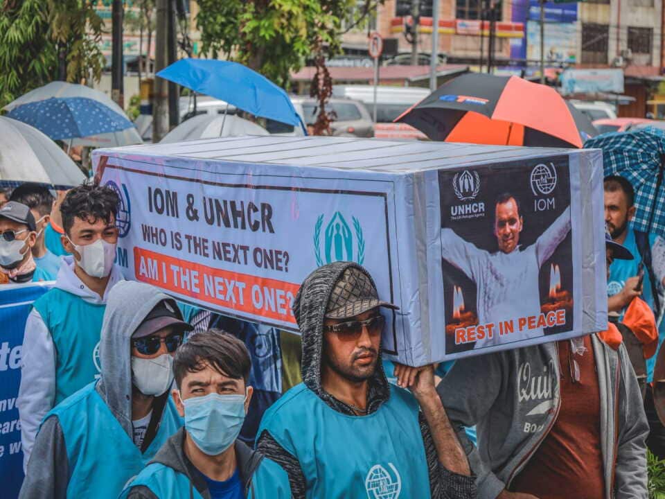 Refugees in Pekanbaru continued their protest after Sayed Nader Balkhi’s death, carrying his symbolic coffin.