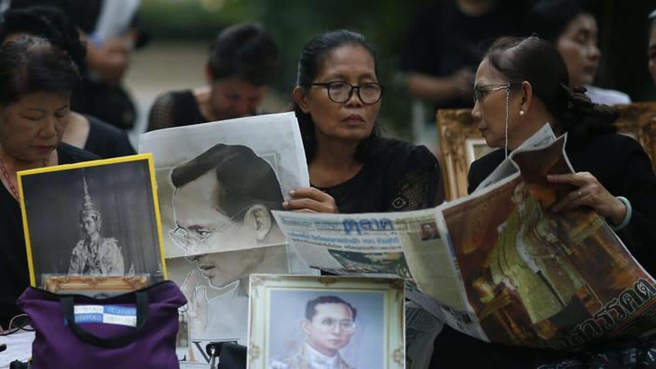 Paying Tribute to thai King