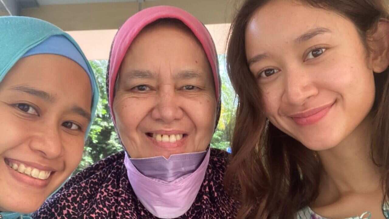 Raidah Shah Idil and family