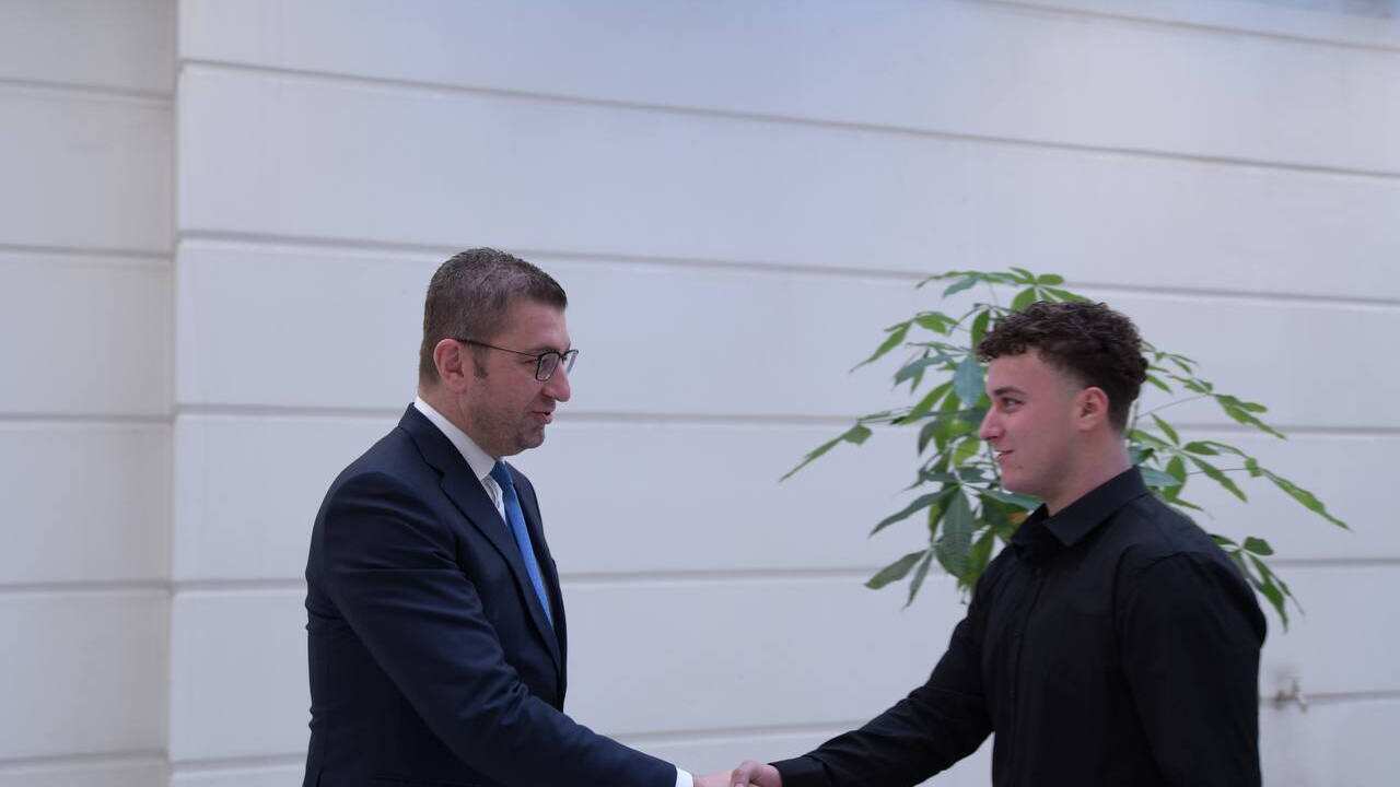 Mickoski i Jovan Kostadinov.jpg