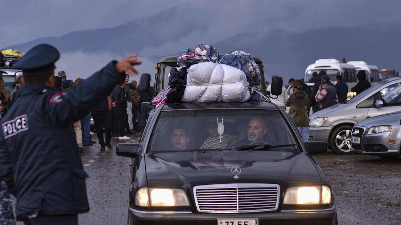 Des Arméniens fuient la région séparatiste du Haut-Karabakh, dans le Caucase, en Europe, après la reprise du contrôle de l'enclave par l'Azerbaïdjan, et arrivent au centre d'enregistrement du ministère arménien des Affaires étrangères, près de la ville frontalière de Kornidzor, en Arménie, le 25 septembre 2023.
