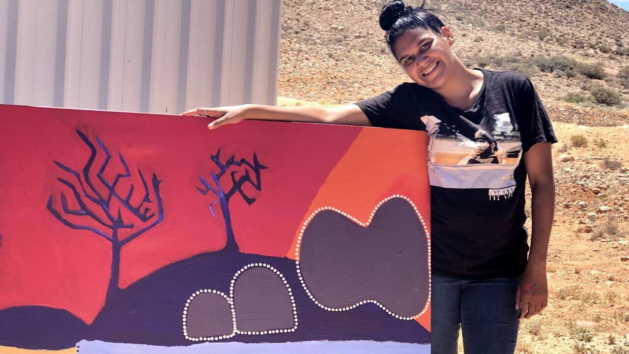 Young Coober Pedy artist Molly Lennon