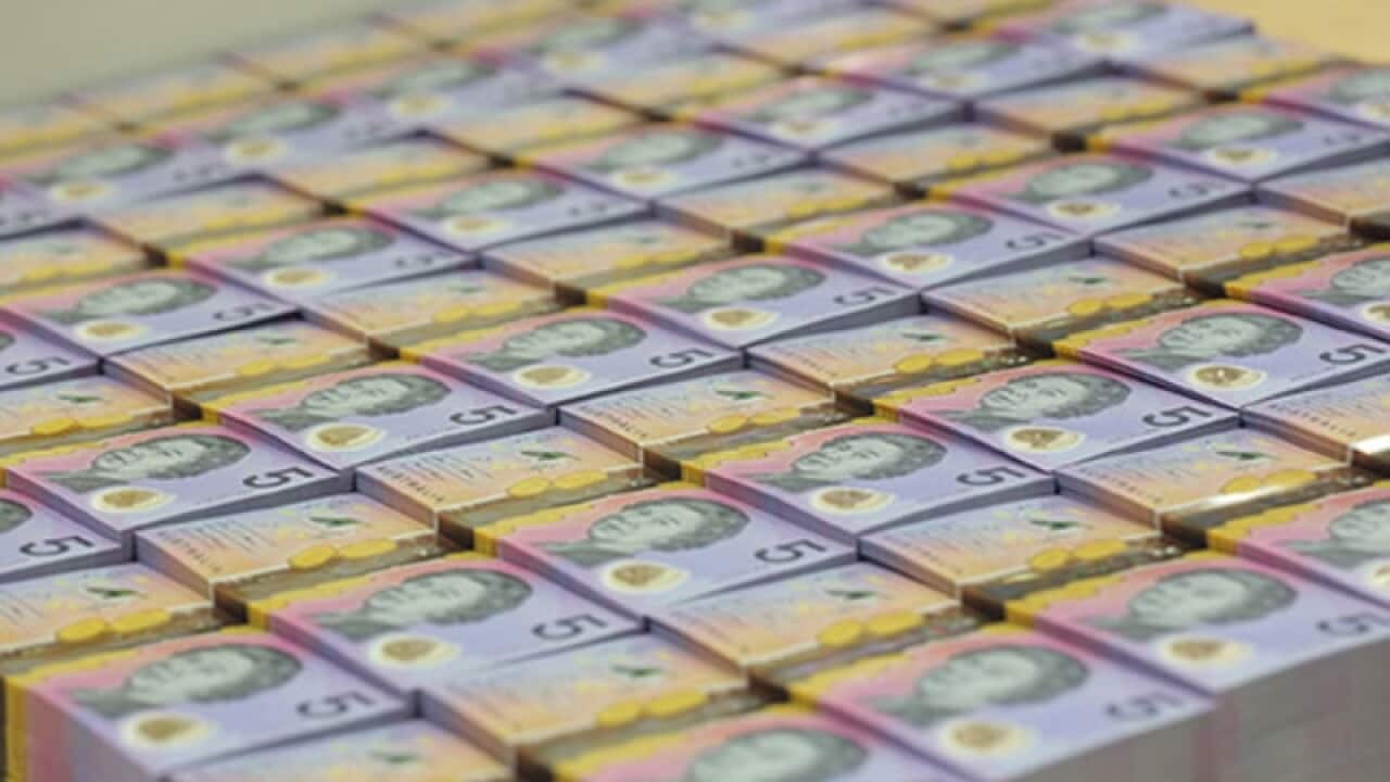 Der Weg von Poly-Propylen-Kügelchen zu fälschungssicheren Geldscheinen ist lang und aufwendig.