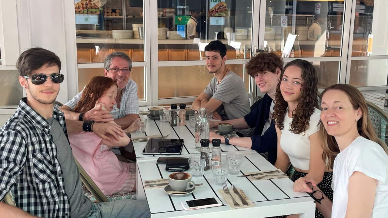 La famiglia Donagemma festeggia il nuovo bridging visa.