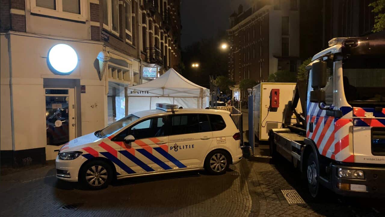 Steekpartij in Amsterdam, kruising Van Ostadestraat en Tweede van der Helststraat.