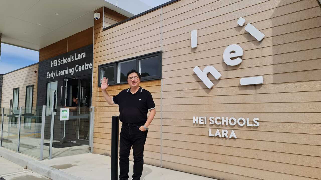 余錦明 Ken 營辦幼教中心,以附設農場吸引員工。