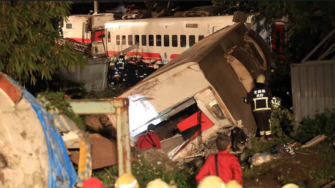 taiwan, yilan train, express train, derail