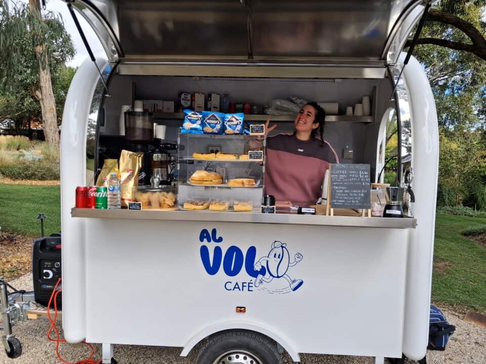 Sara Bregoli nel suo trailer Al volo cafè