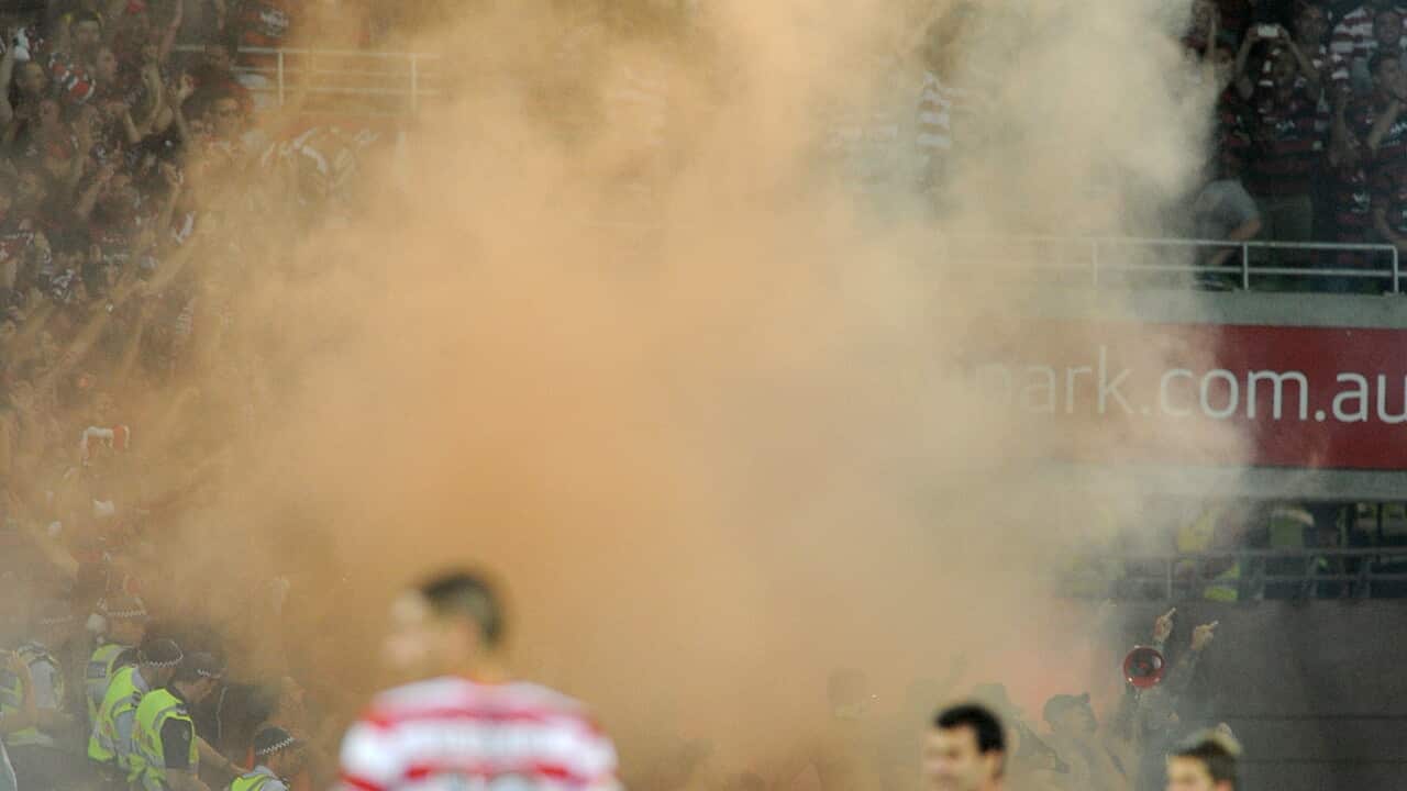 flares_melbourne_wanderers_aleague_aap_131229.jpg