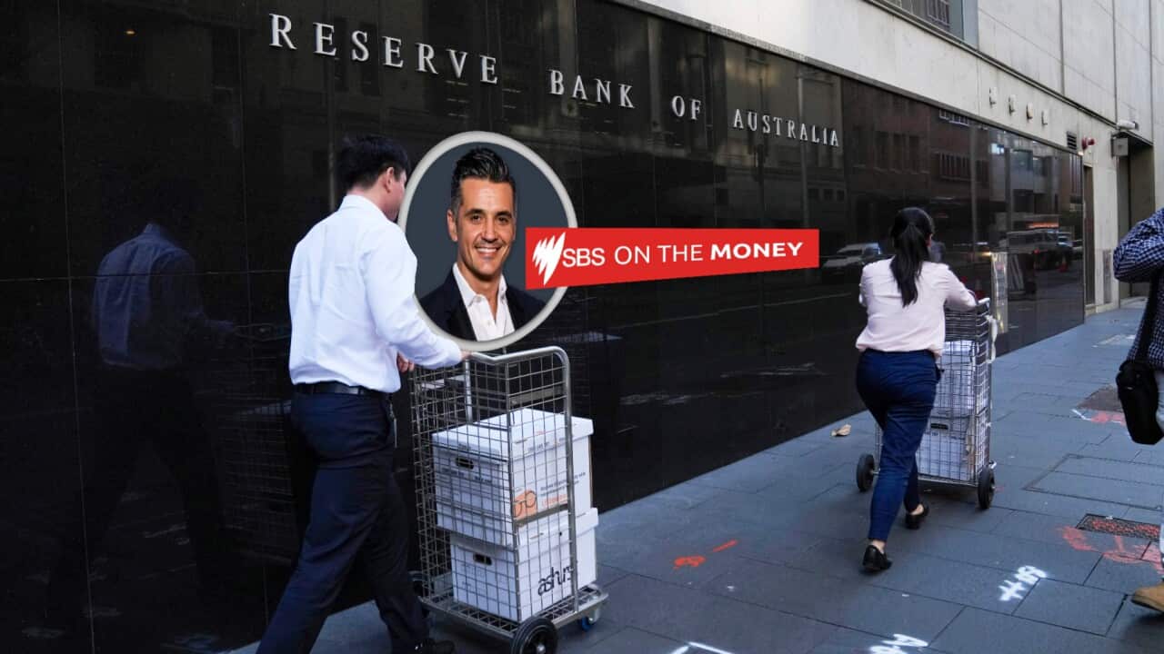 Graphic of 'On the Money' in front of Reserve Bank building.