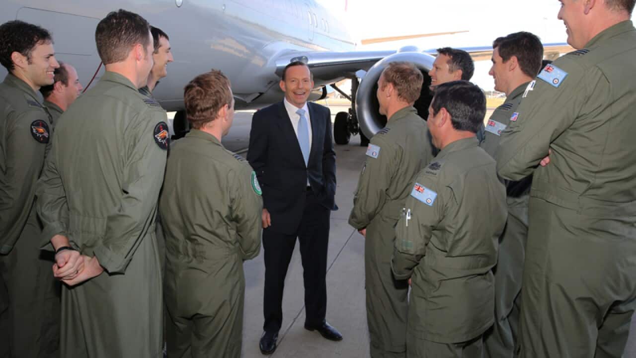 Prime Minister Tony Abbott speaks with Australian Air Force troops