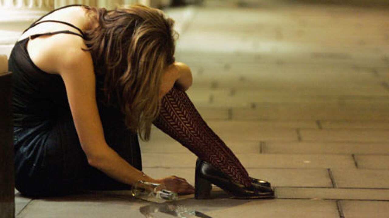 drunk_woman_1703_b_aap_973531358