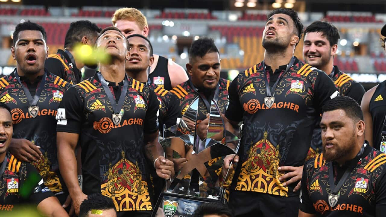 Chiefs players look to the sky in tribute to Sione Lauaki