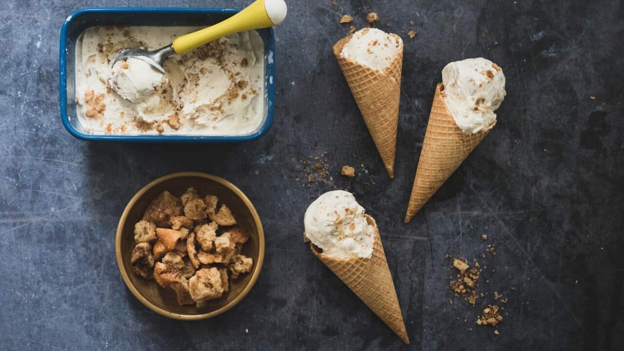 Ice cream and cinnamon bread-crumble