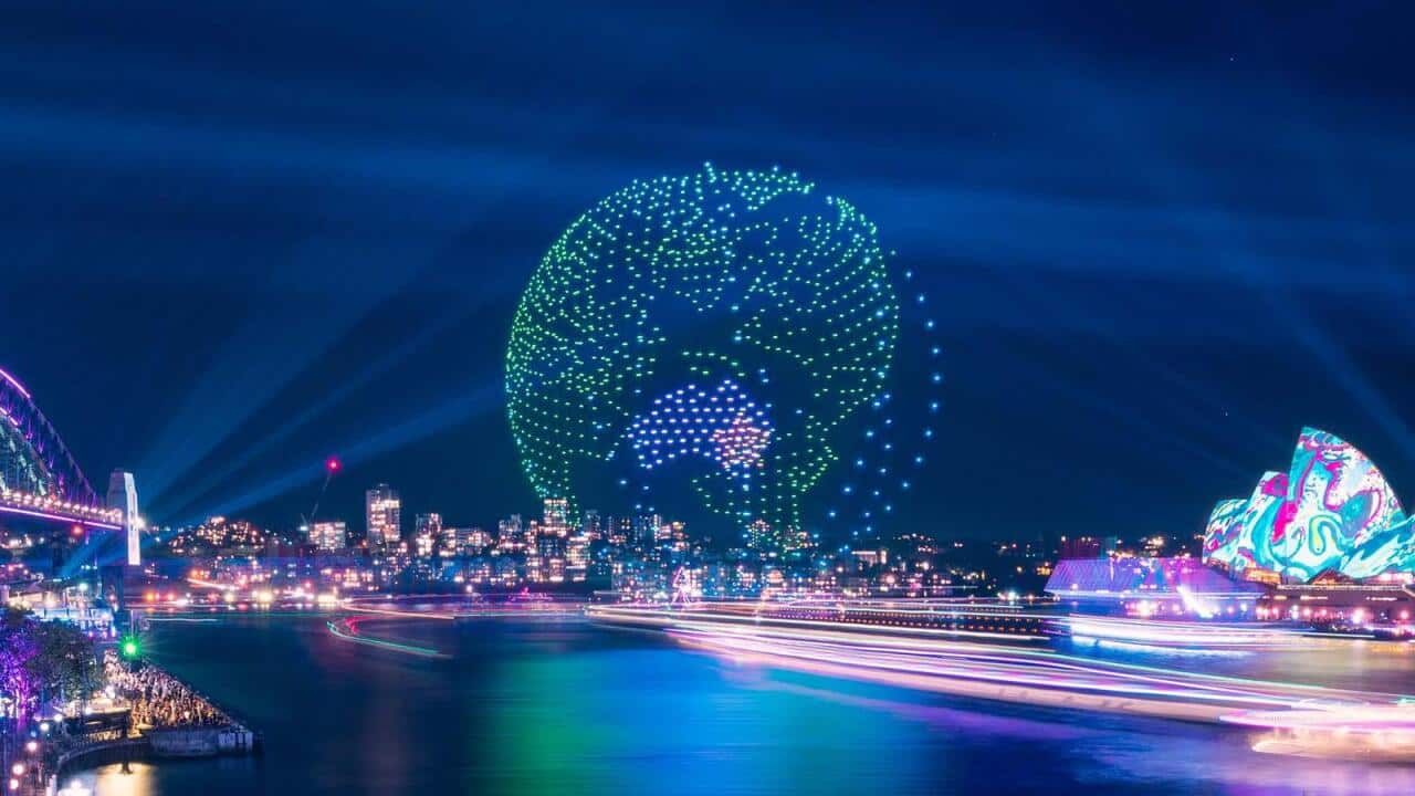 Love-is-in-the-Air-(Drone Show)_VIVID24_LIGHTS