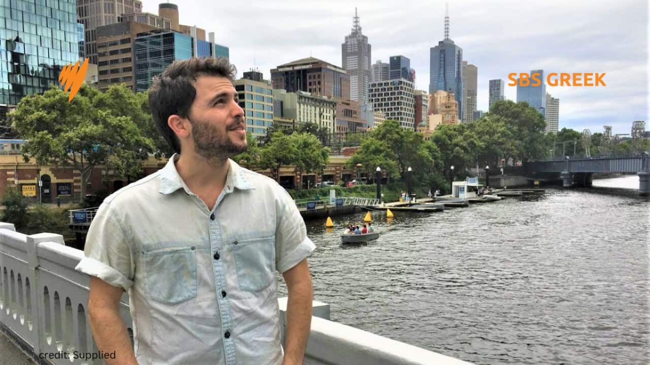 Ο συγγραφέας Γιώργος Ψωμιάδης στον ποταμό Γιάρρα, στην Μελβούρνη πριν μερικά χρόνια