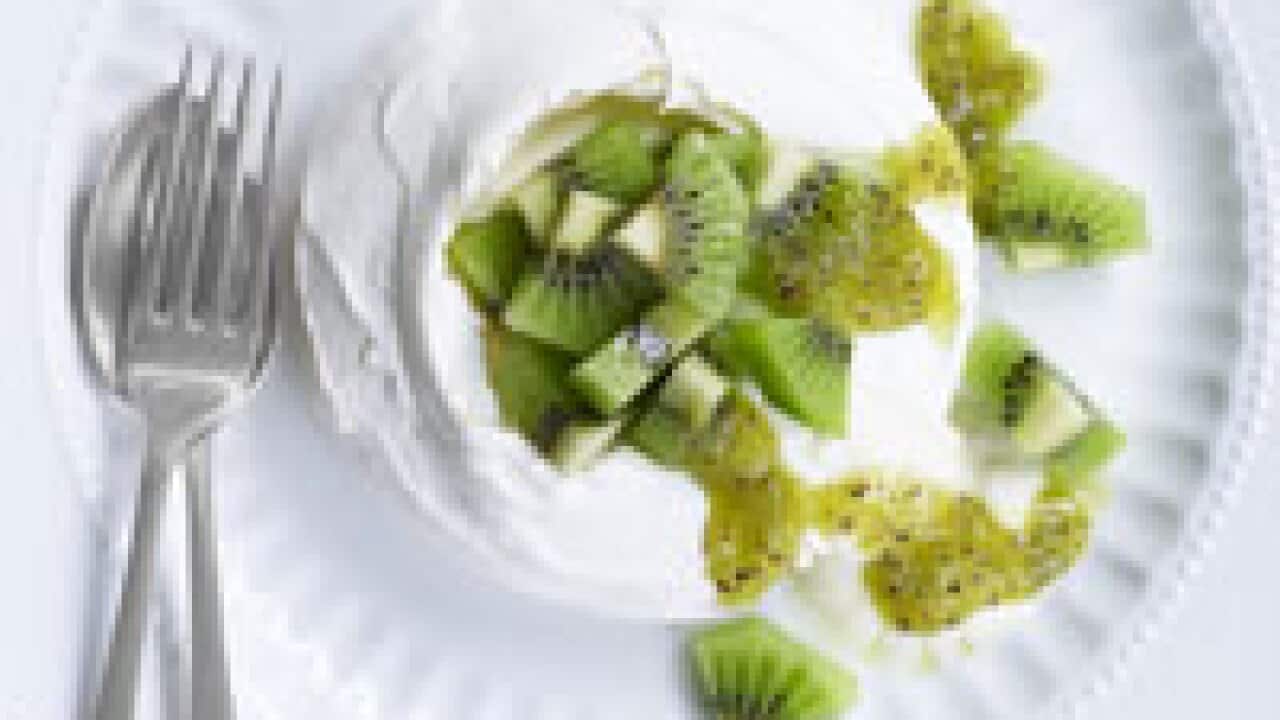 Kiwi meringue nests
