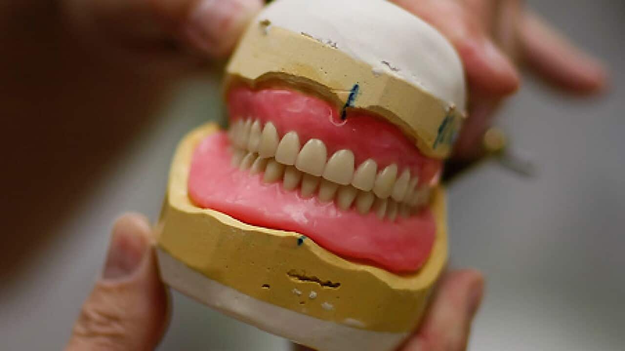 false_teeth_040809_getty_B_198499096