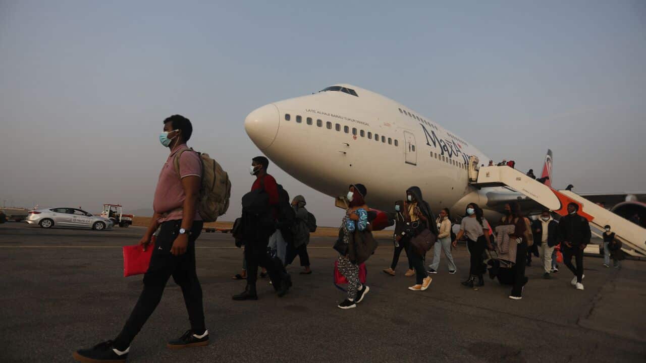 Photo of students disembarking at Abuja airport, Nigeria, 4 March, 2022.