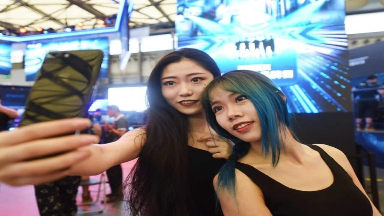 Chinese showgirls take a selfie