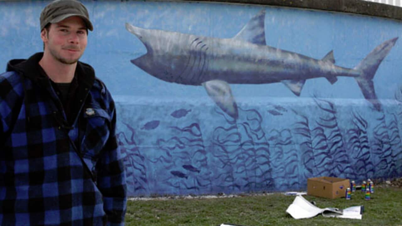 shark_mural_b_stuffconz_110708_1087321158