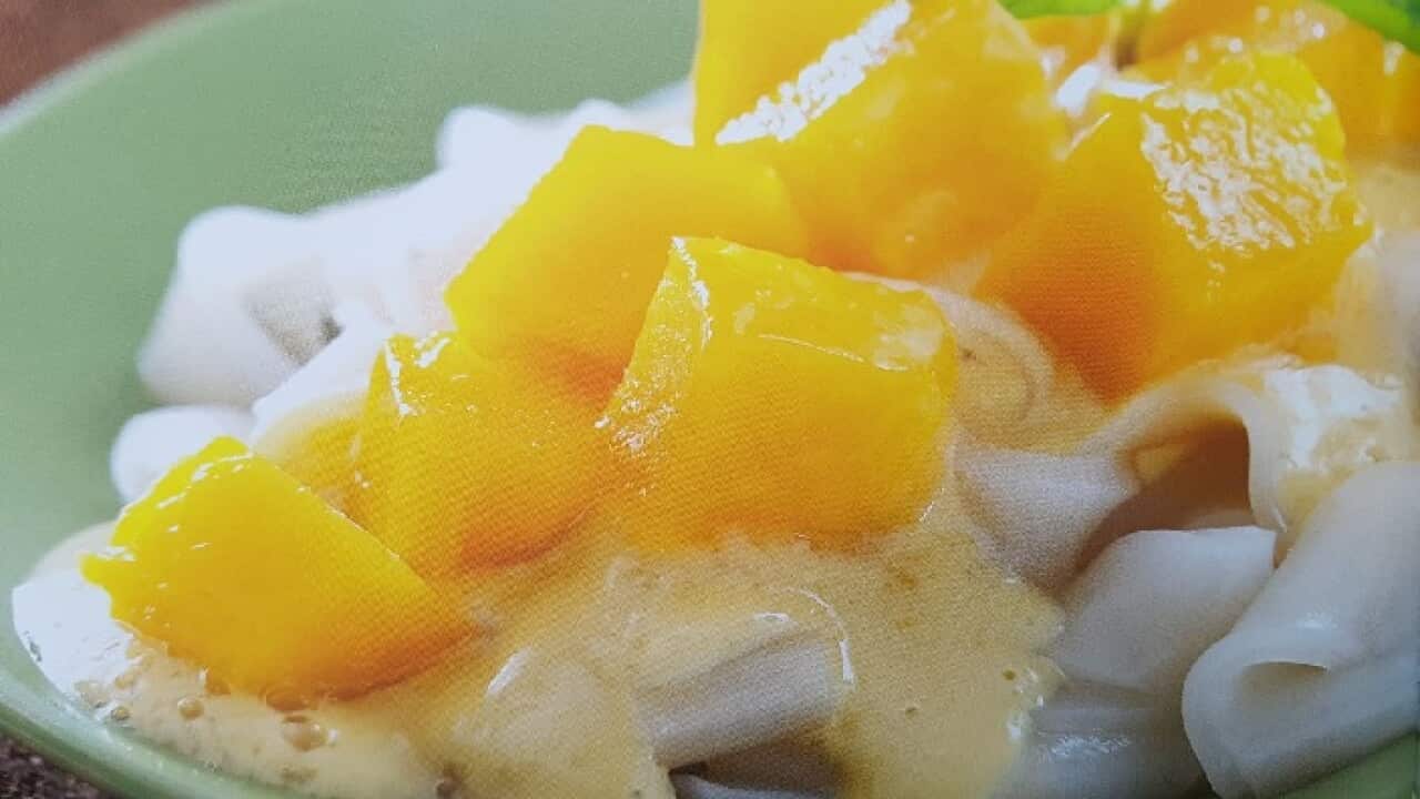 Mango noodle dessert