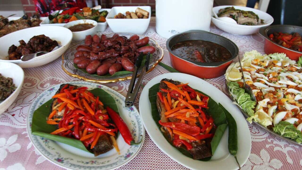 Main Course Filipino Example How to cook Filipino | SBS Food
