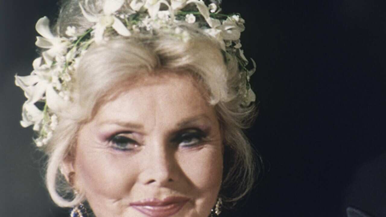 ZSAZSAGABOR_AAP_100724_B_660643038