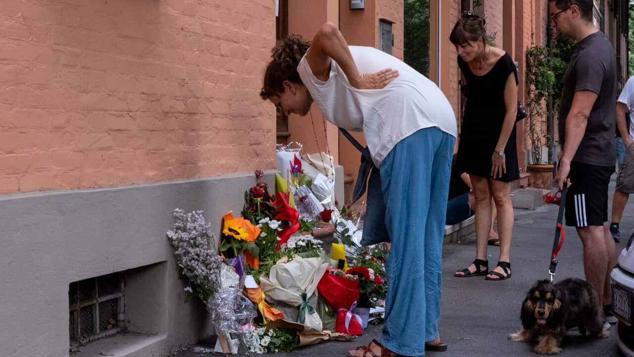 CRONACA - - People leave flowers and messages outside Francesco Guccini former house in Bologna