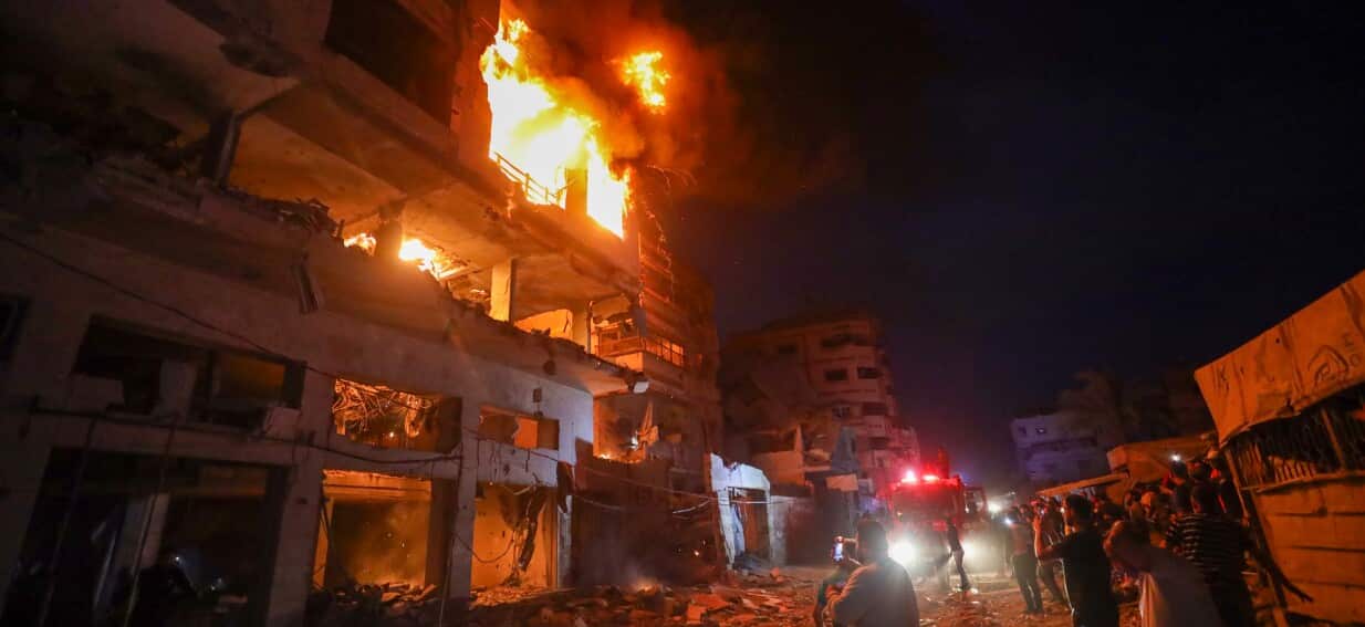 Gazze camileri Hamas askeri liderinin ölümünü duyurdu