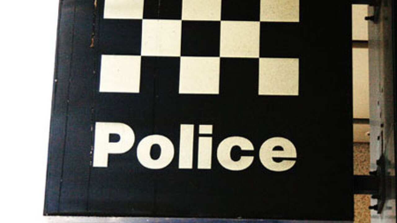 police_sign_3006_L_aap_2104775263