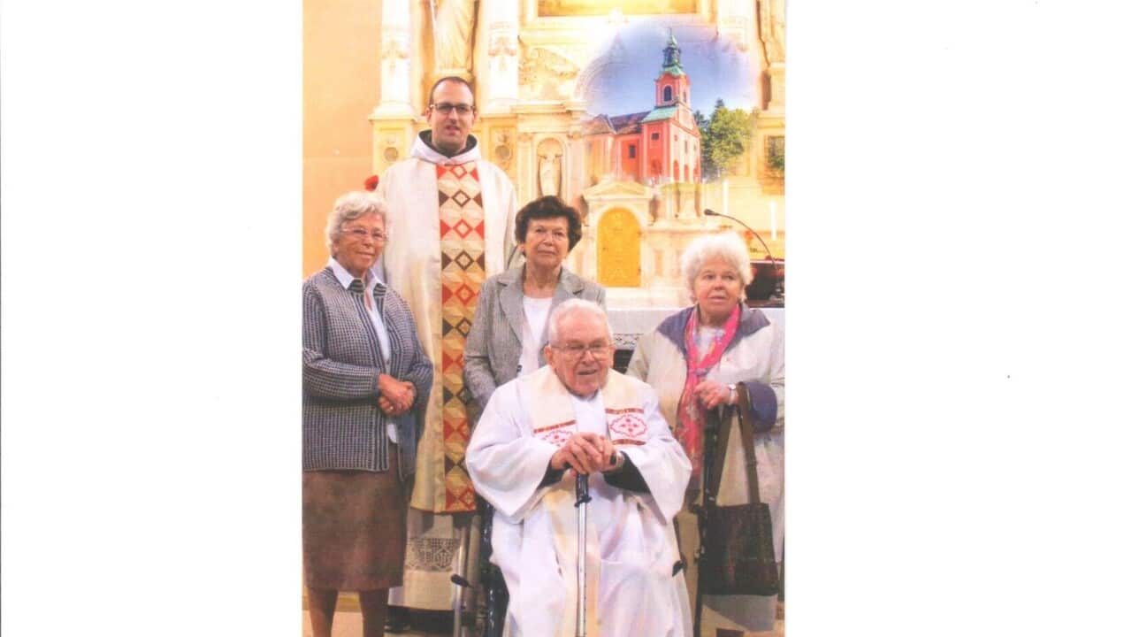 p. Ambroz Music with the late p. Valerijan Jenko and his sisters on his diamond jubilee in Slovenia in 2017 (p. Ambroz Music)