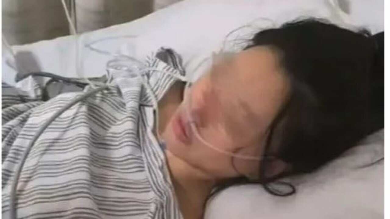 woman survives 22 stabs.jpg