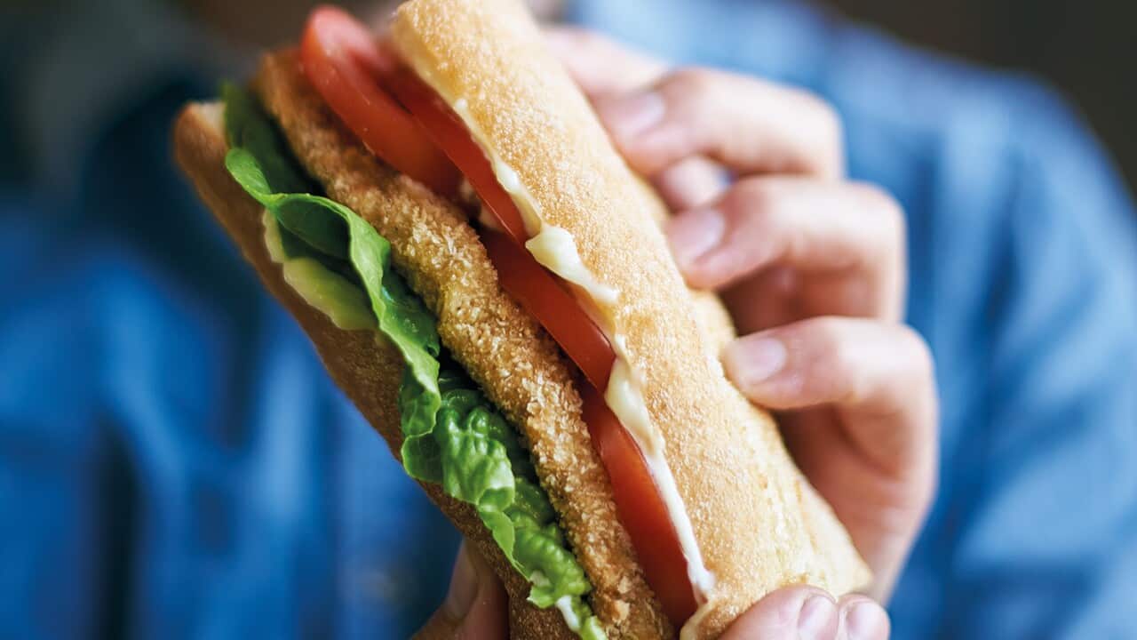 Milanesa rolls with lettice, tomato and mayonnaise