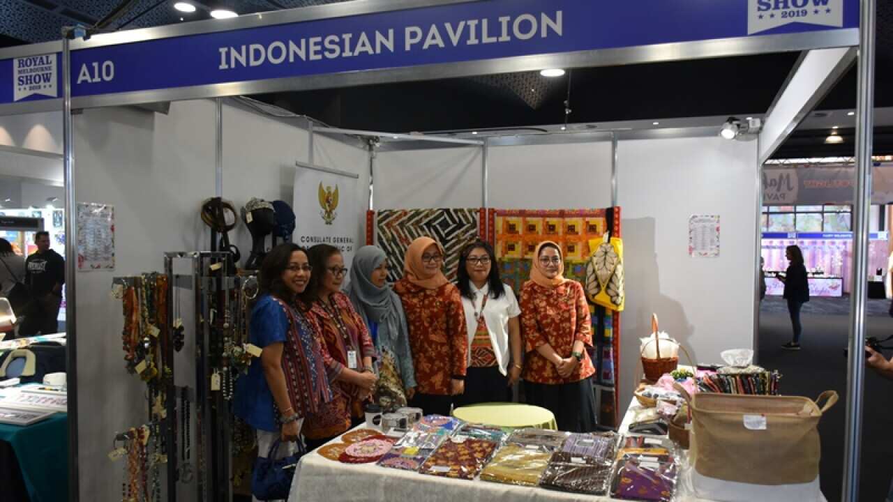 Sherry Abdi, 3rd and Siska Dart, 2nd from the right, at the Indonesian Pavilion at the Royal Melbourne Show 2019.