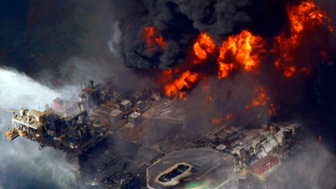 gulf_oil_rig_fire_101227_B_ap_803023254