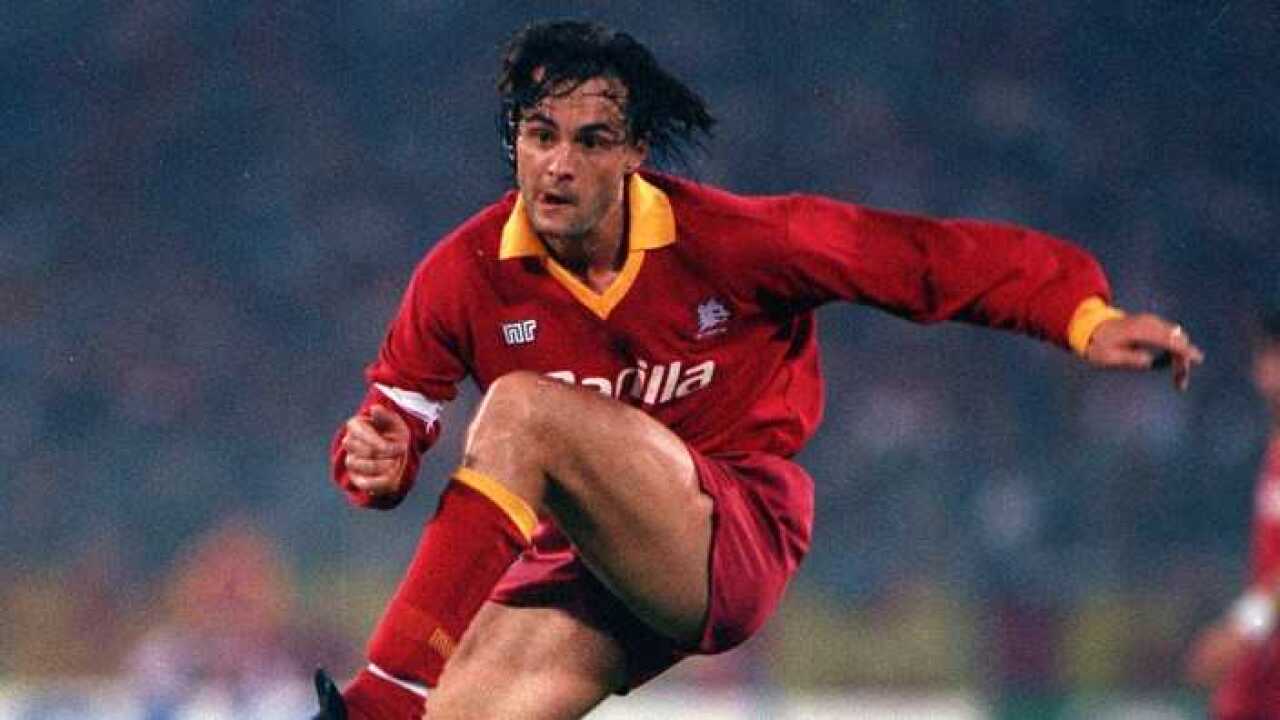 Giuseppe Giannini, 54 anni, in carriera ha indossato per 47 volte la maglia della Nazionale, con la quale è arrivato terzo a Italia '90
