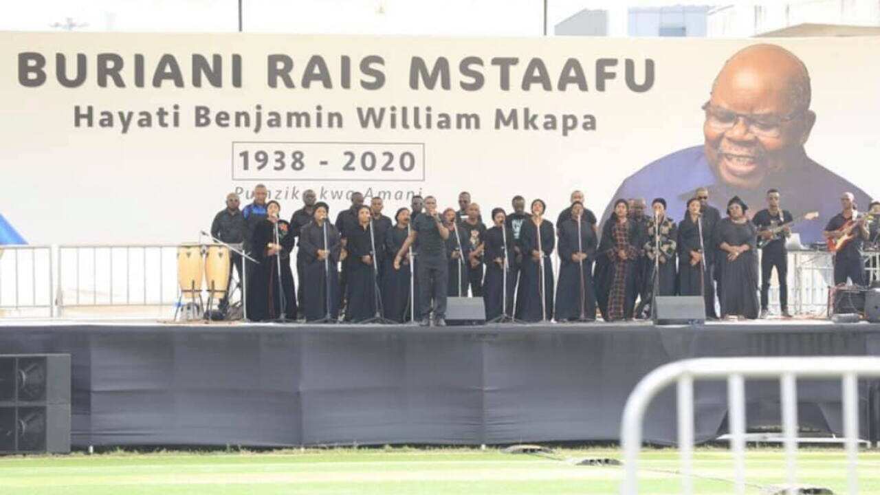 Waimbaji washiriki katika ibada yakumuaga rais mstaafu Benjami Mkapa