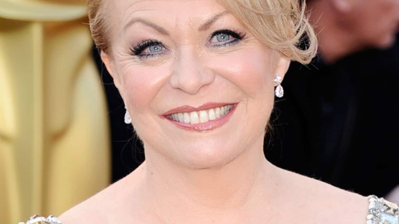 oscars2011jackieweaver_recut_L_getty_110228_1278258357