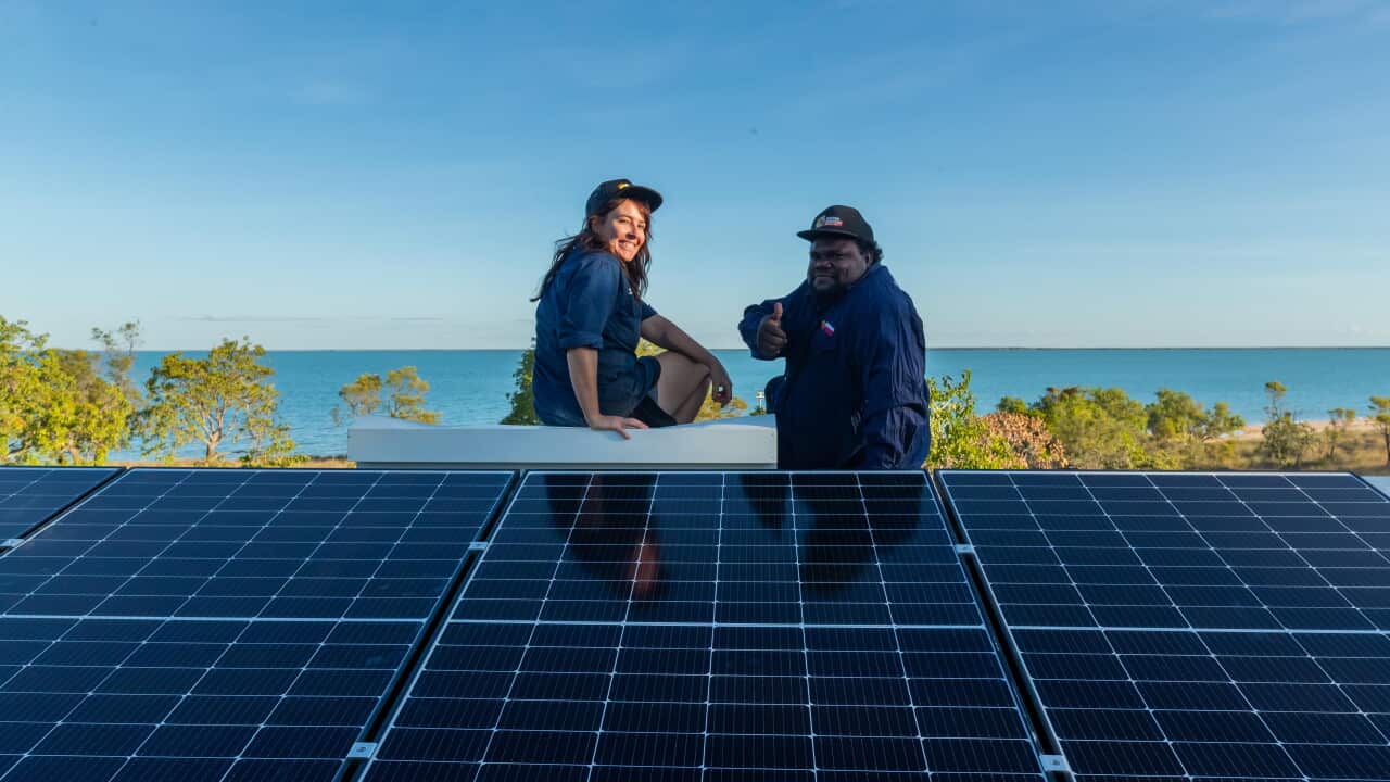 Lauren Mellour (Original Power) and Scott McDinny (Ngardara Cooperative) installing solar at Mumuthumburru