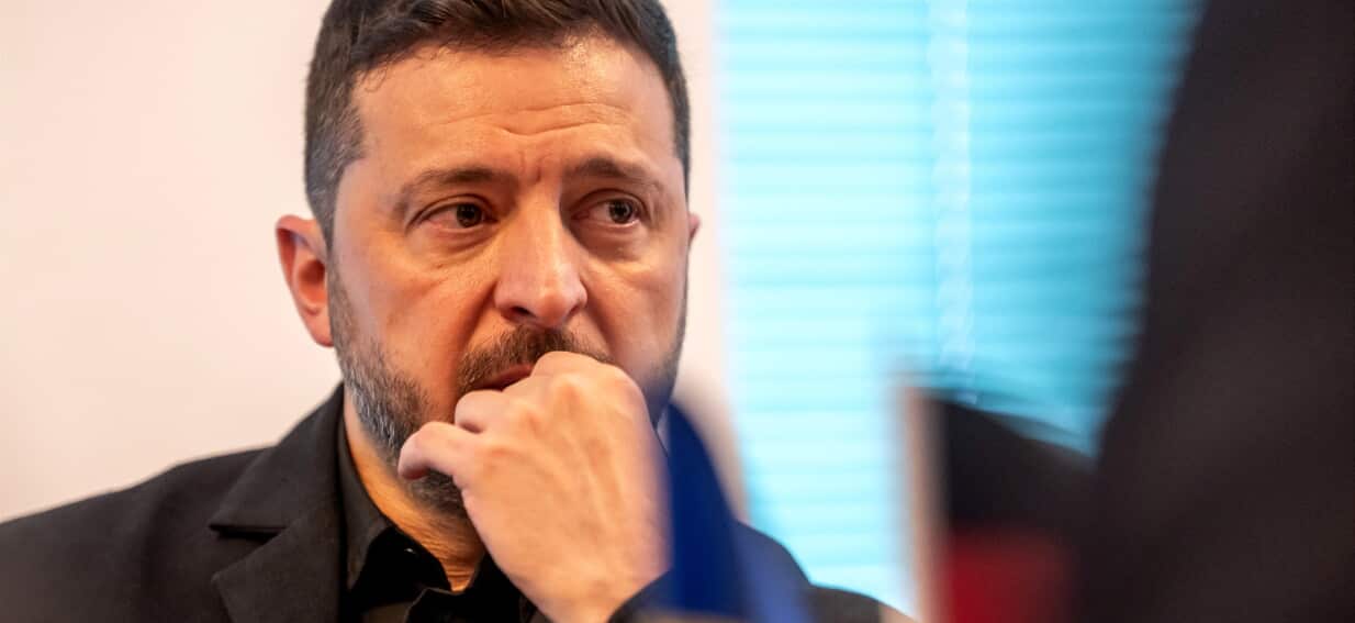 Zelenskyy Warns Nation of 'Massive' Russian Assault as Conflict Intensifies
