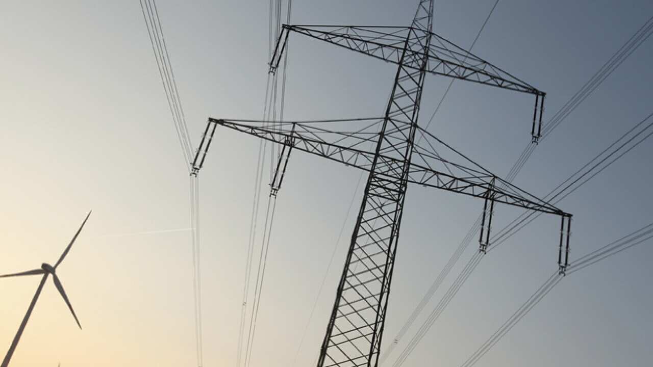 electricity_wire_pole_120630_getty_b_1208101069