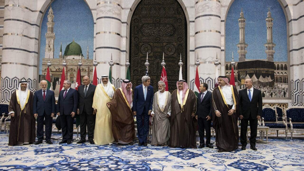 lining_up_to_help_in_iraq_aap.jpg